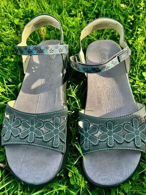 JBU Jambu Denim Blue VEGAN Tevva summer Sandals 90’s hippie y2k Velcro strap 9.5